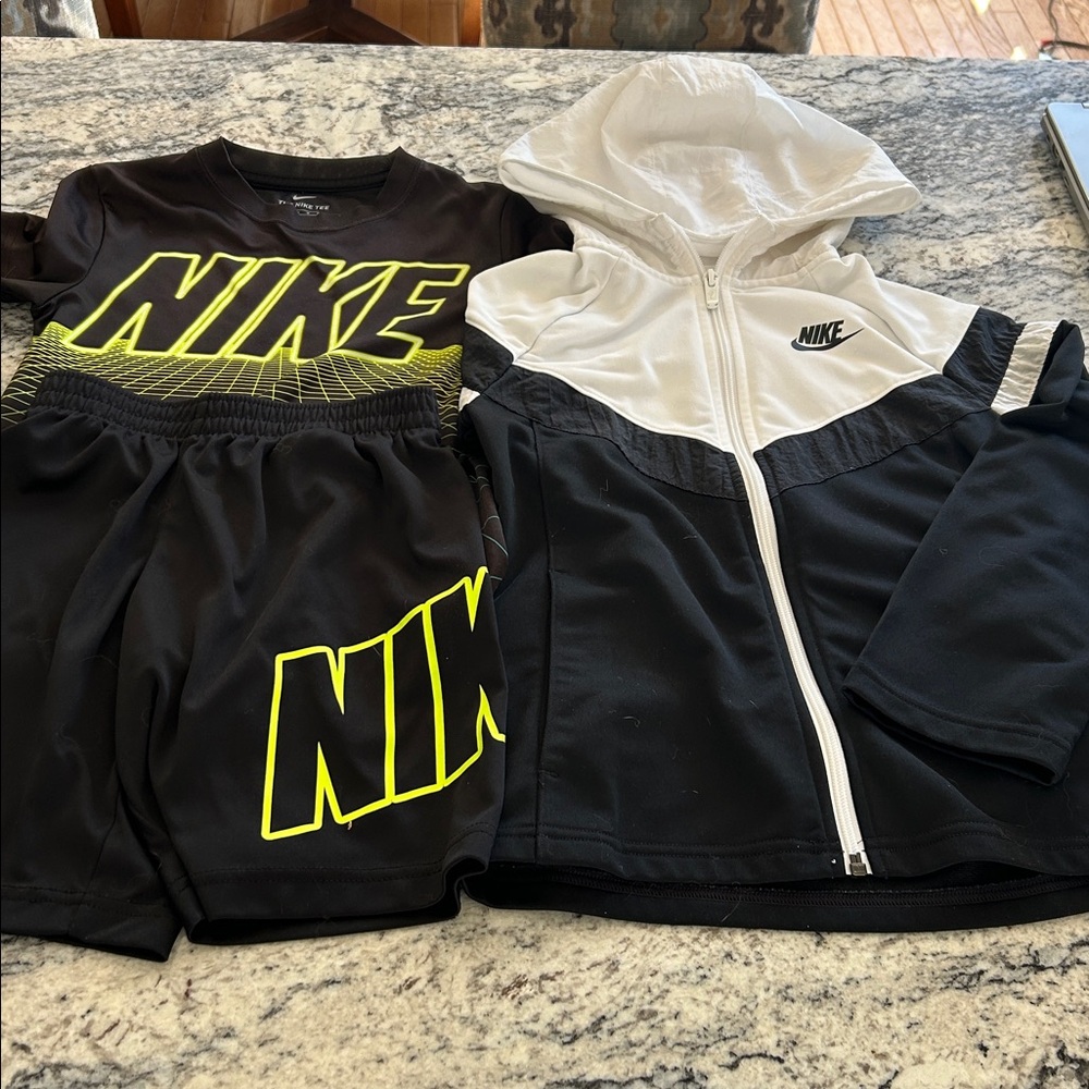 Nike lot